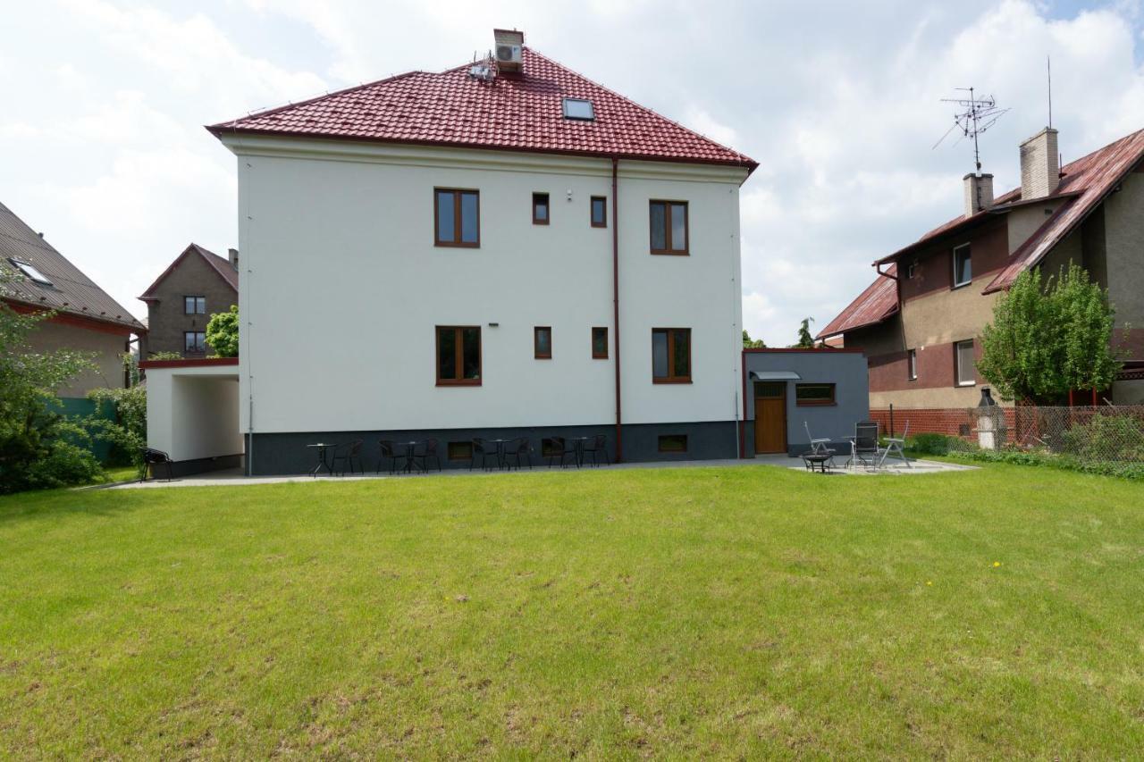 Villa U Areny オストラヴァ エクステリア 写真